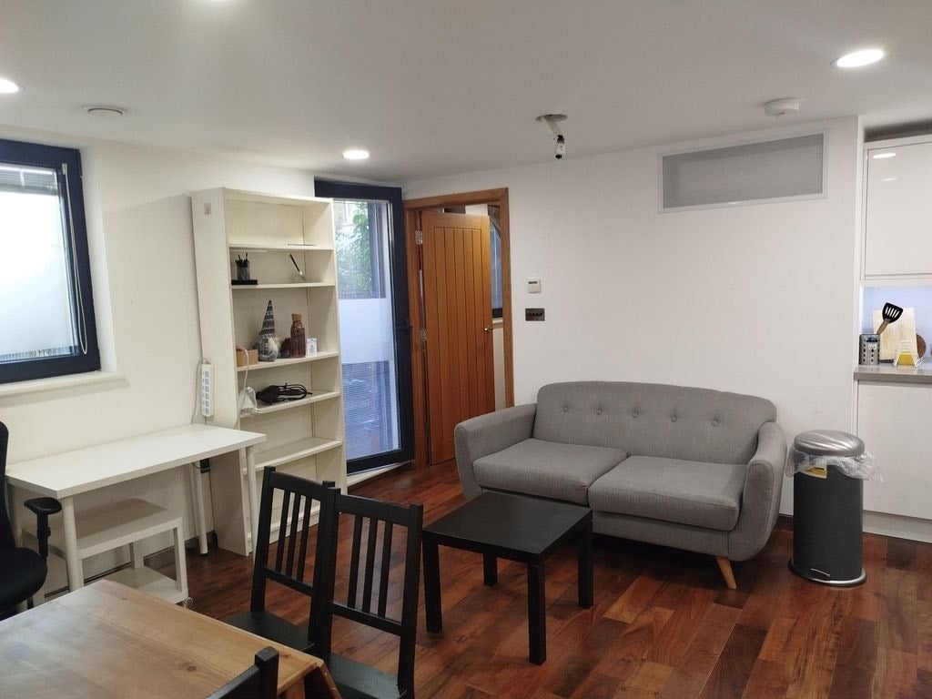 Flat Frampton Street in City of Westminster