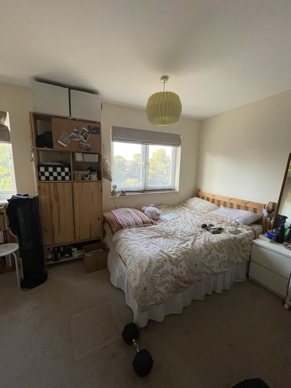 Room Calypso Crescent in Greater London