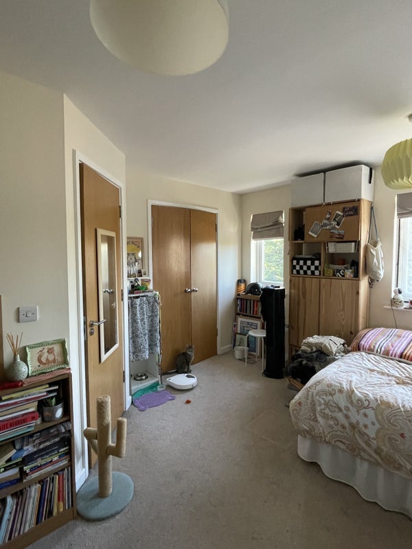 Room Calypso Crescent in Greater London