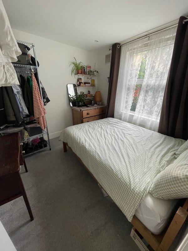 Flat Canterbury Grove in Greater London