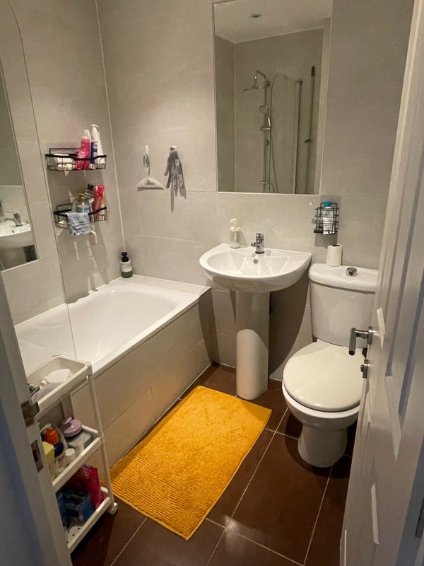 Flat Canterbury Grove in Greater London