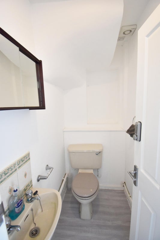 Room Walden Road in Greater London