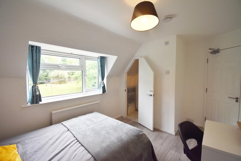 Room Walden Road in Greater London