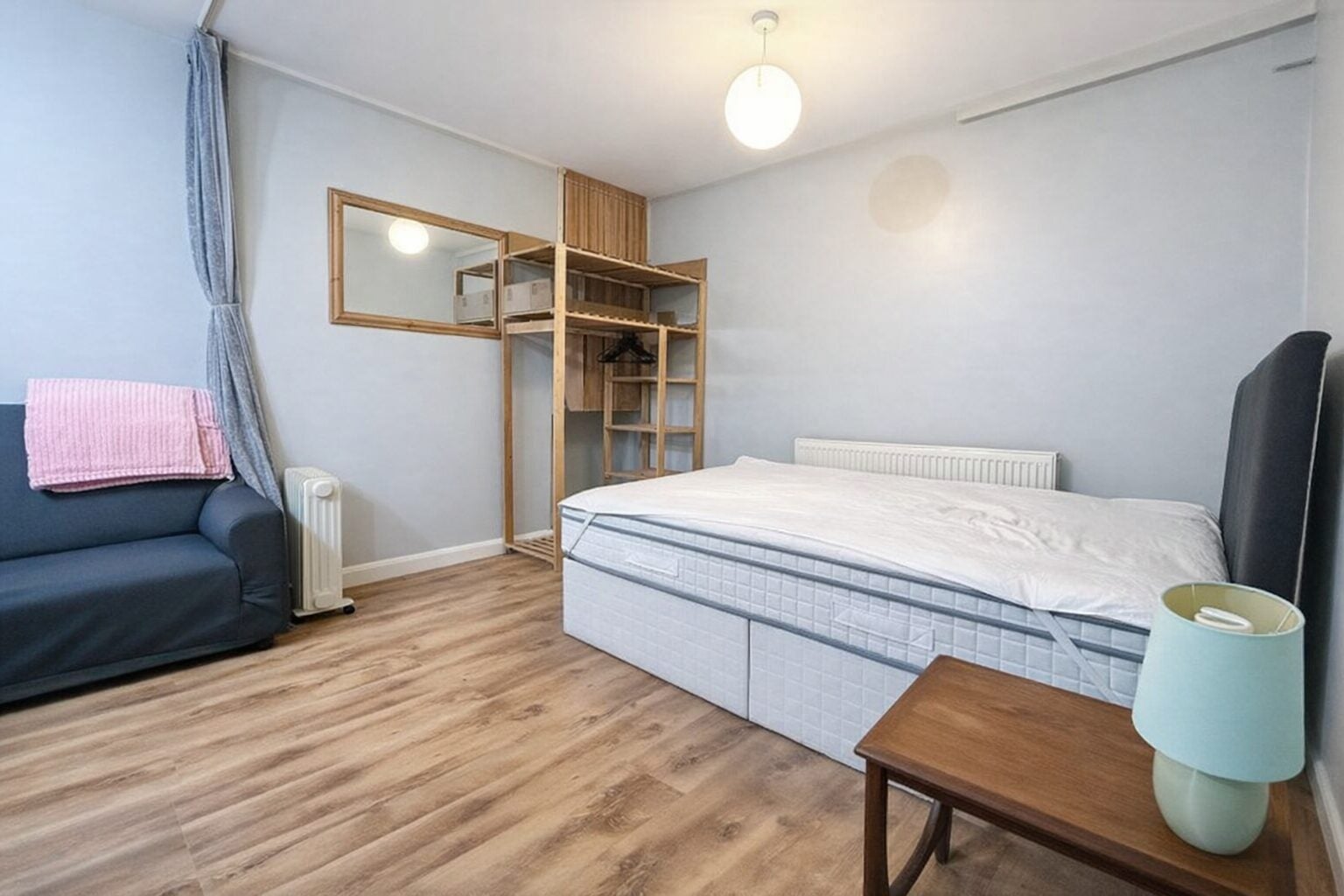 Flat Deeds Grove in High Wycombe