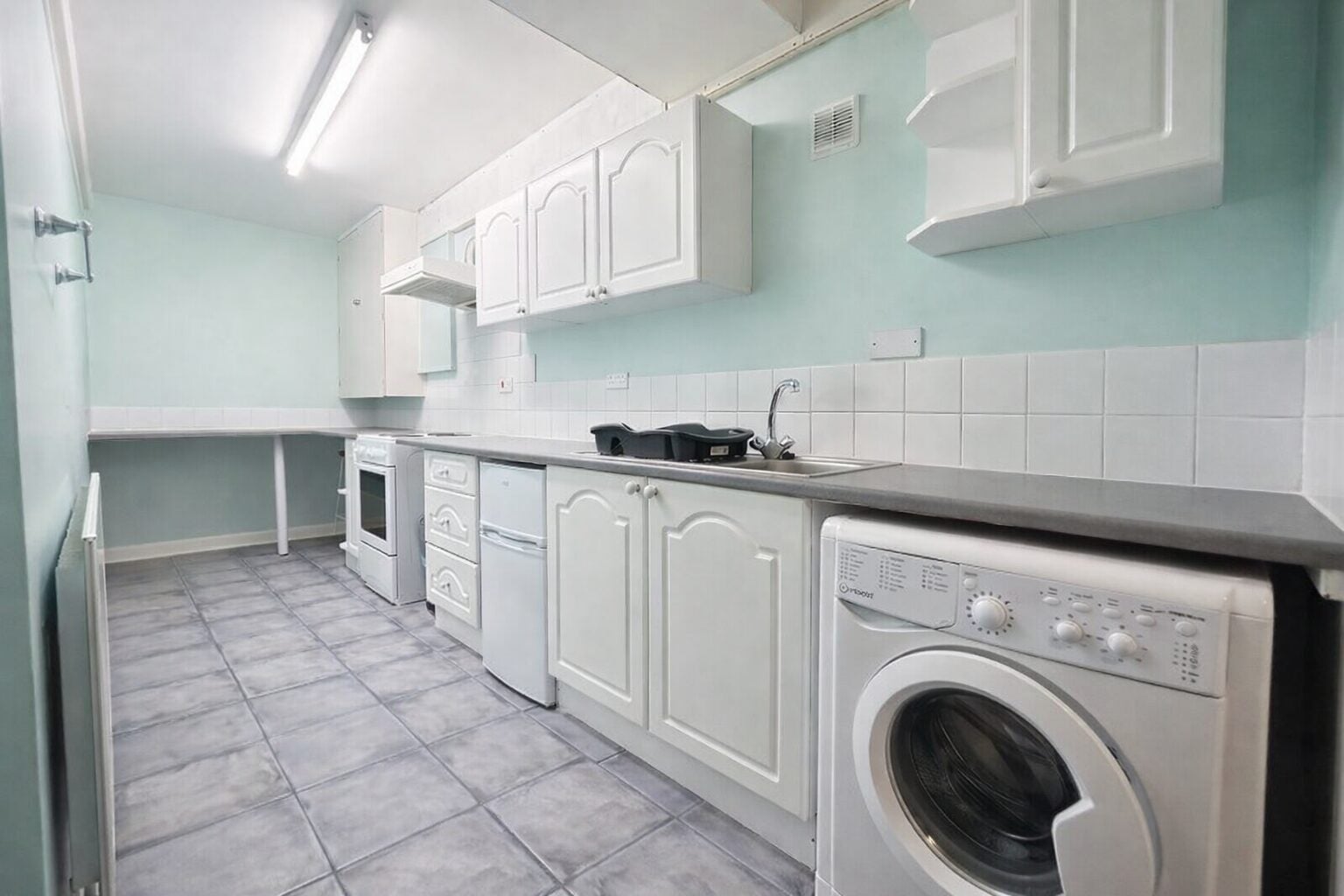 Flat Deeds Grove in High Wycombe