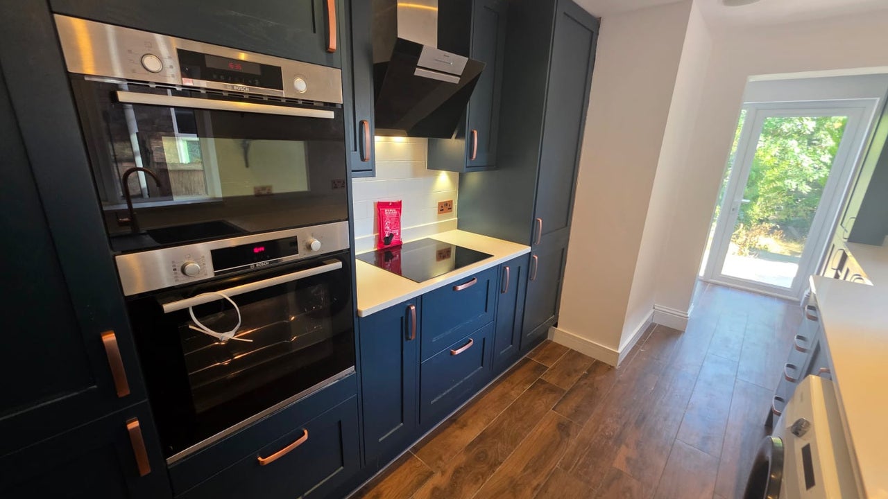 Room Clarendon Road in Luton
