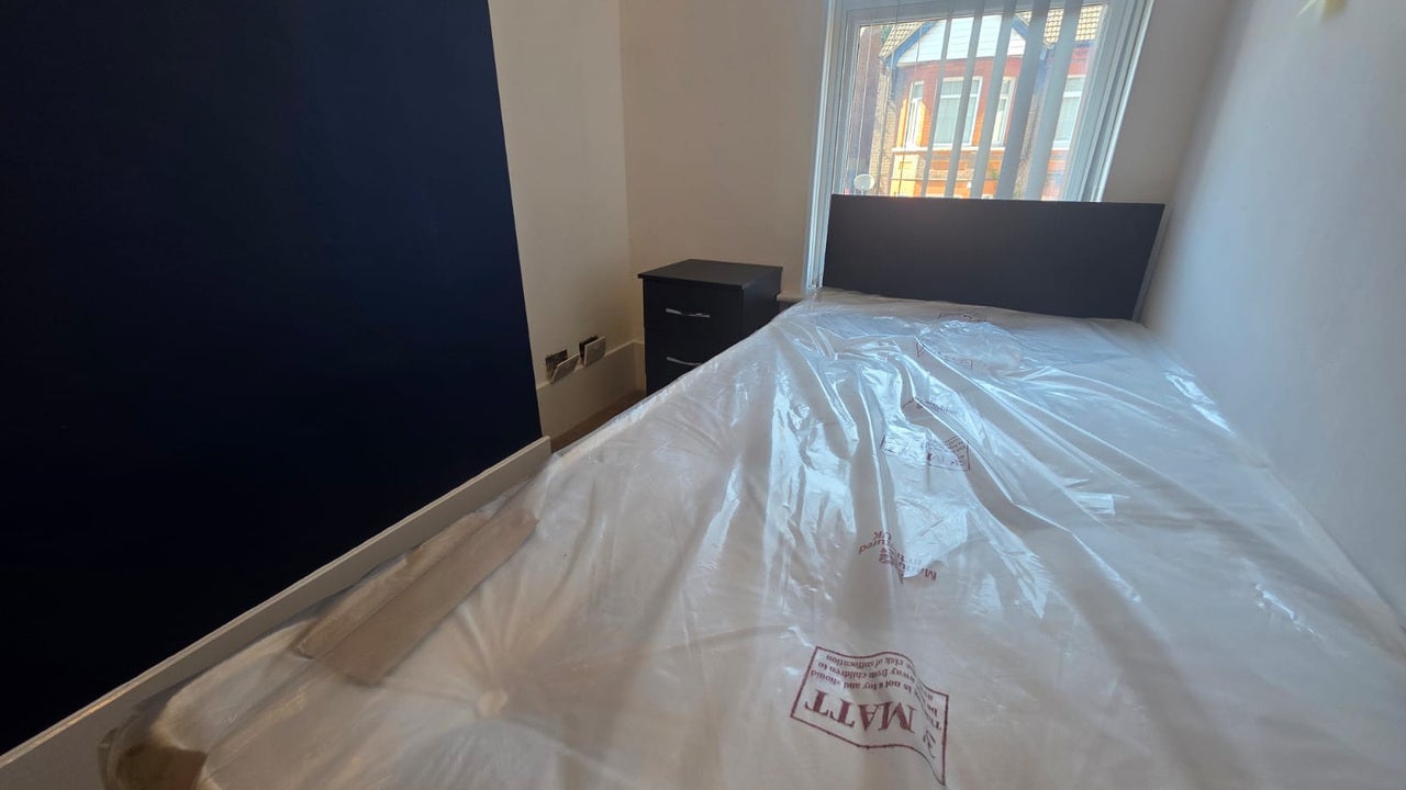 Room Clarendon Road in Luton