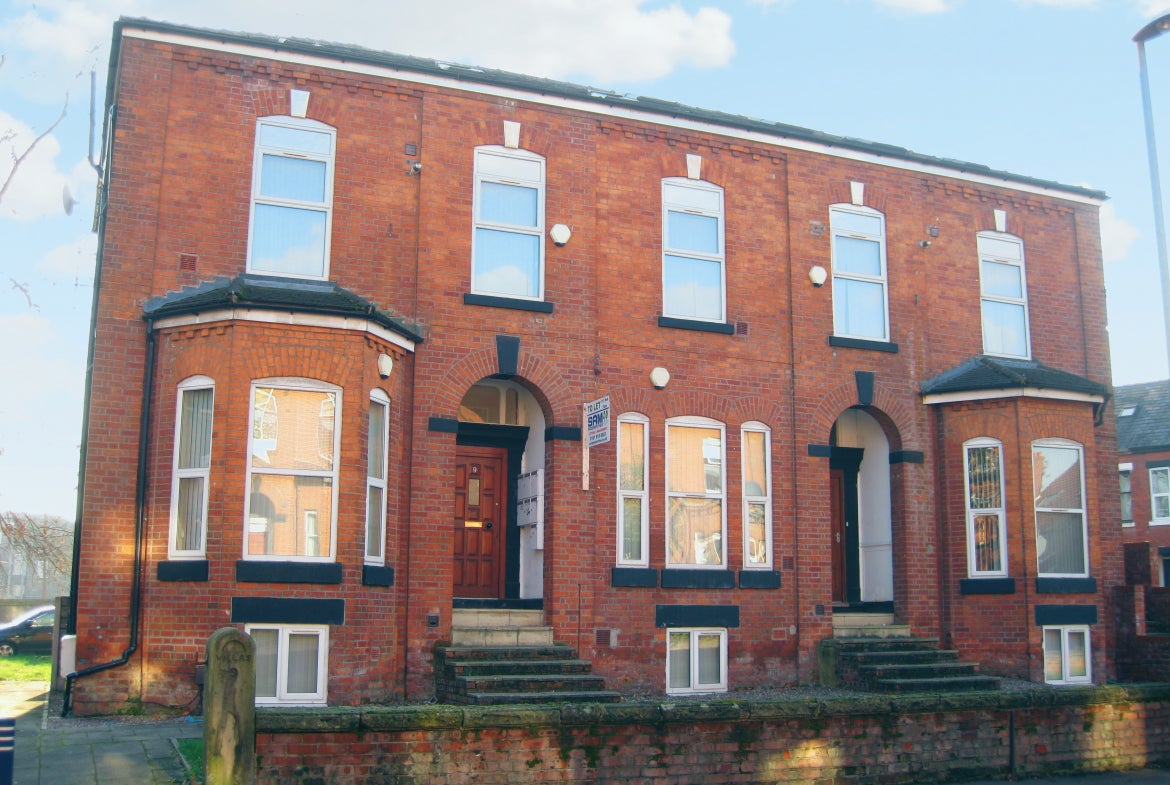 Flat Mauldeth Road in Manchester