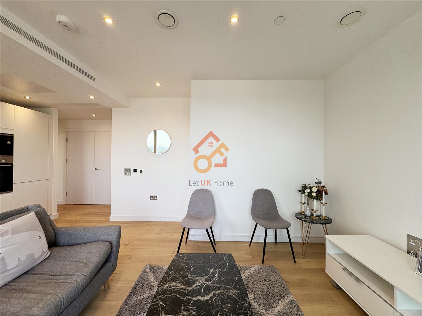 Flat Grant Road in Greater London