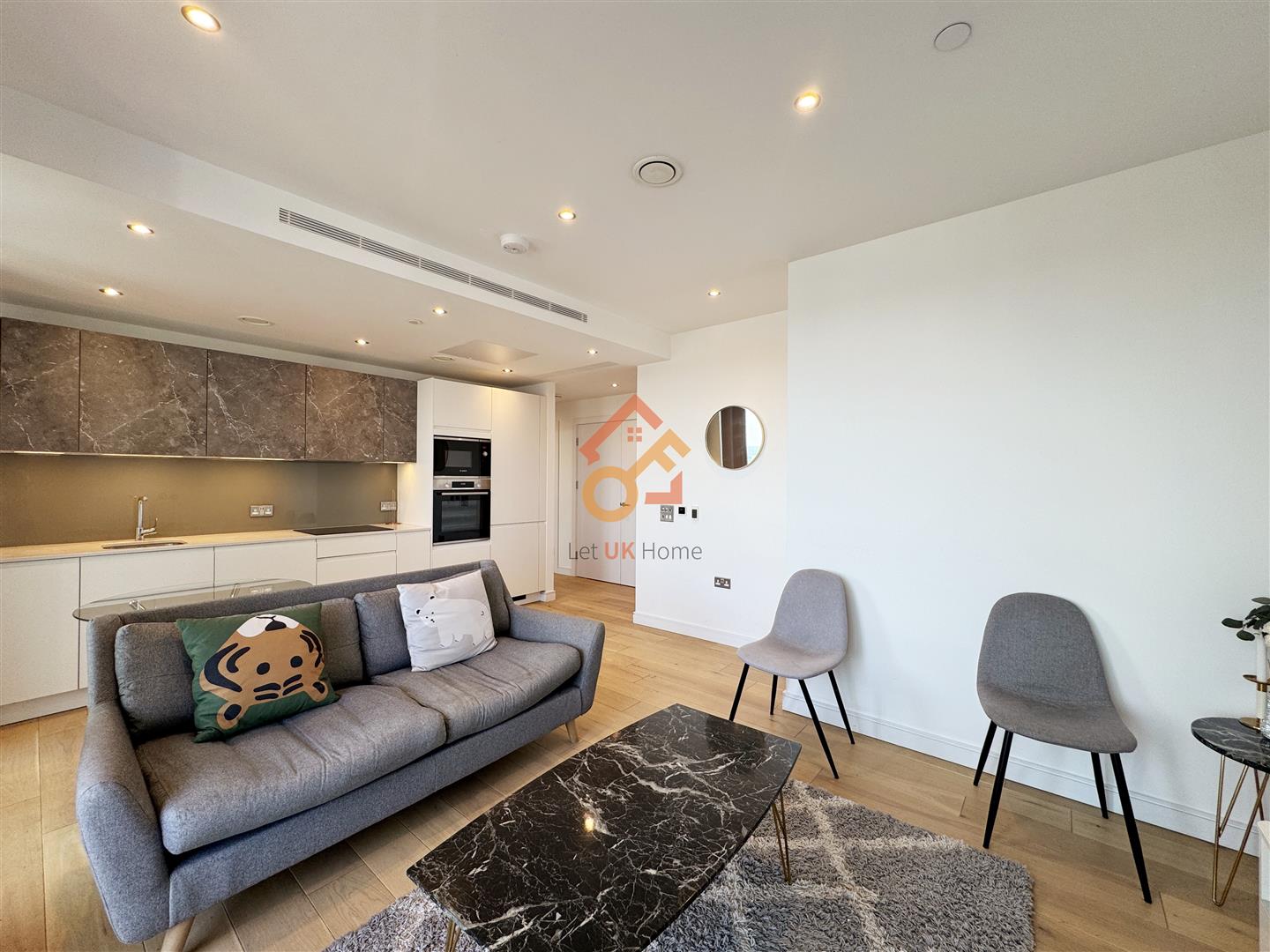 Flat Grant Road in Greater London