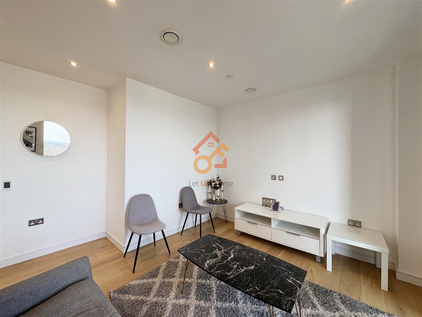 Flat Grant Road in Greater London