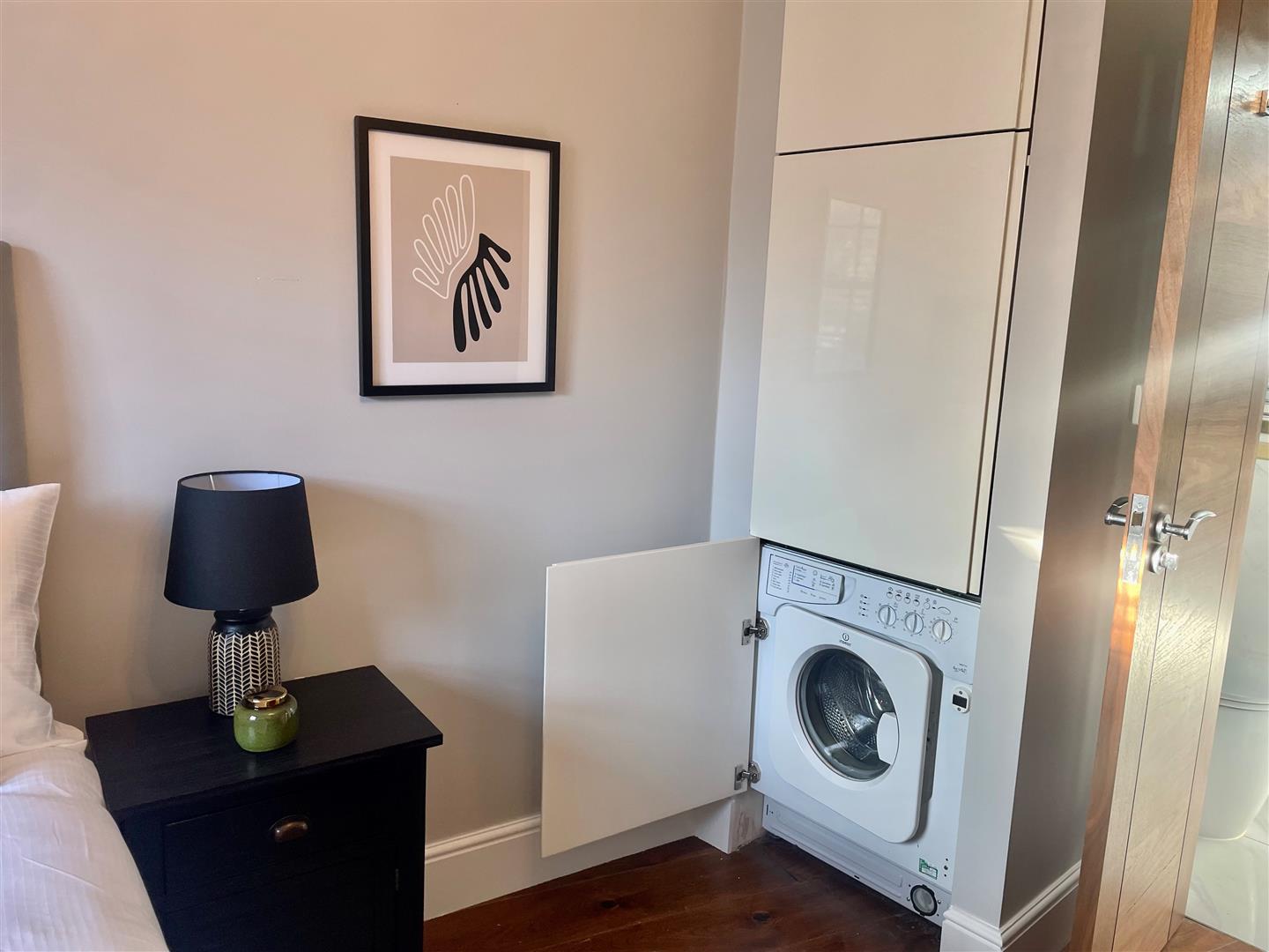 Flat Ebury Road in Three Rivers