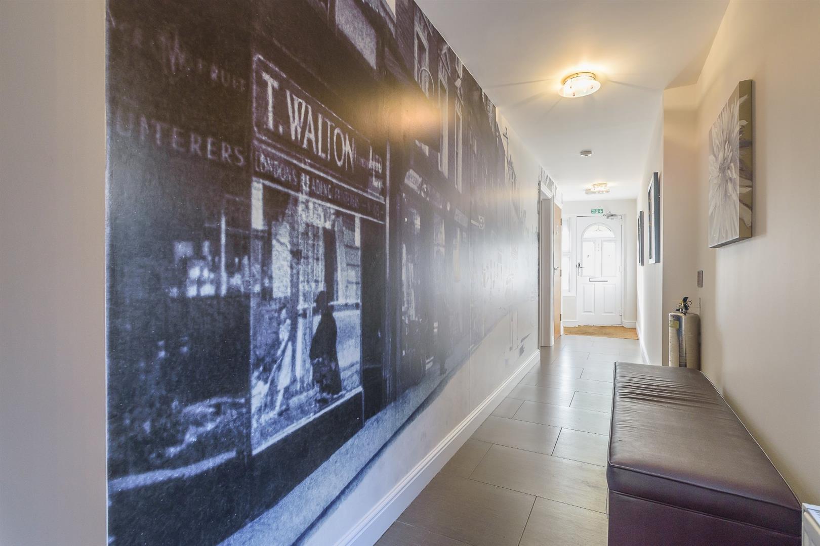 Flat Ebury Road in Three Rivers