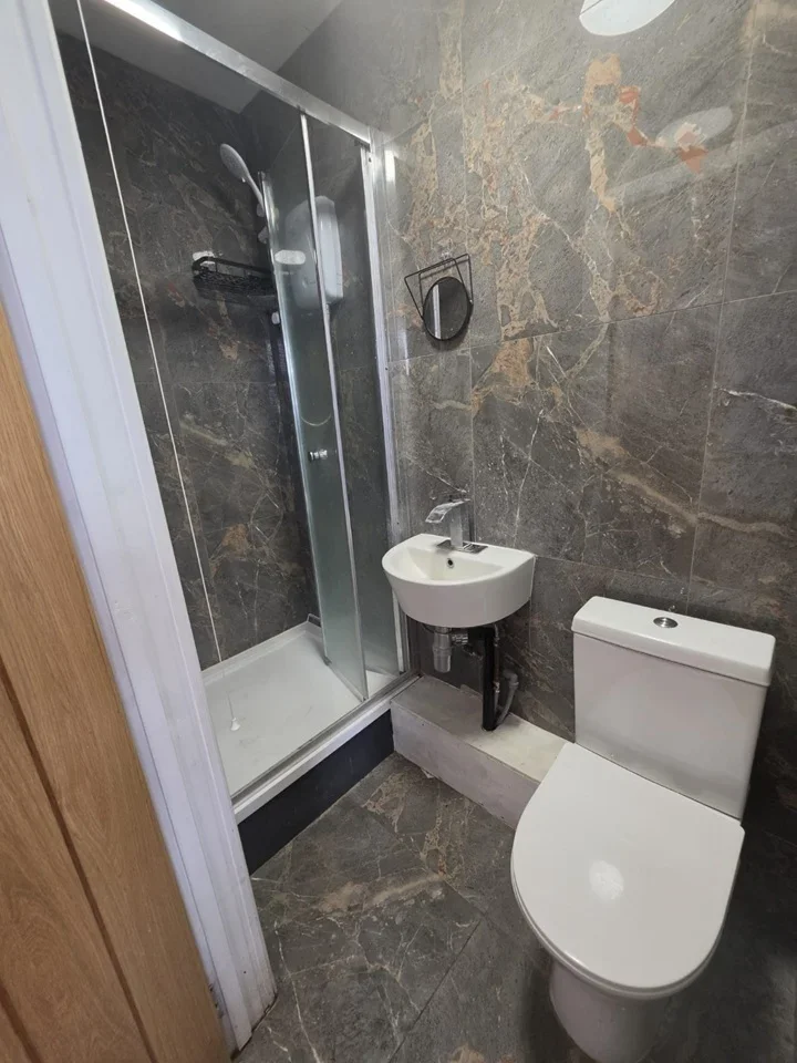 Flat Longspring in Watford