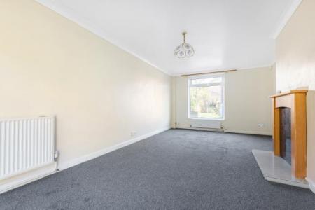House Shelley Avenue in Bracknell