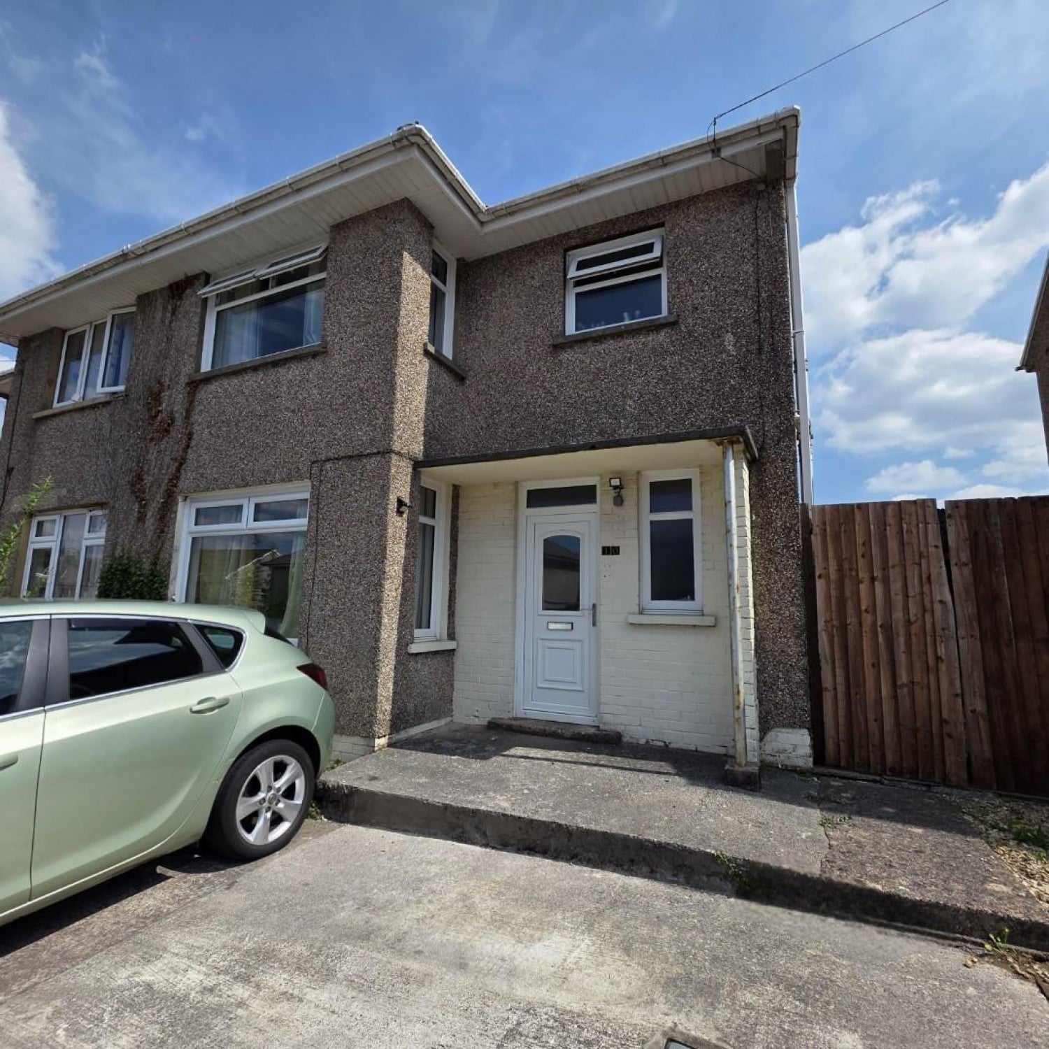House Bakers Way in Sarn