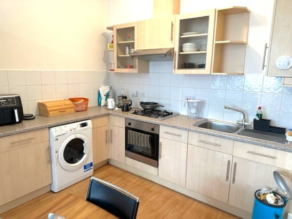Flat Woodstock Road in Greater London