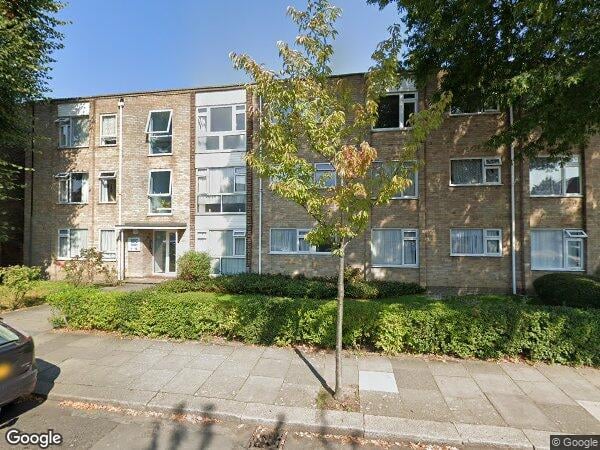 Flat Albany Road in Greater London