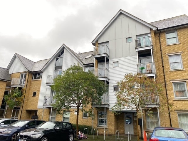 Flat Bingley Court in Canterbury