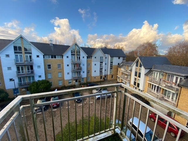 Flat Bingley Court in Canterbury