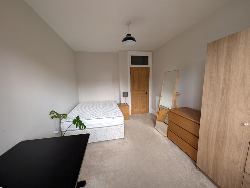 Room Glencoe Street in Glasgow