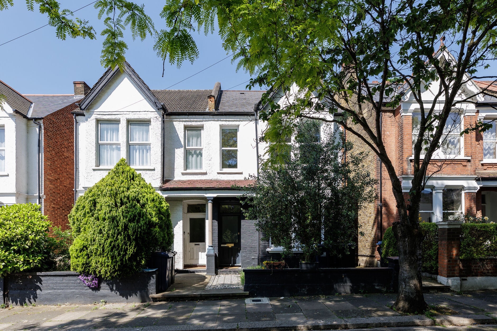 House Julian Avenue in Greater London