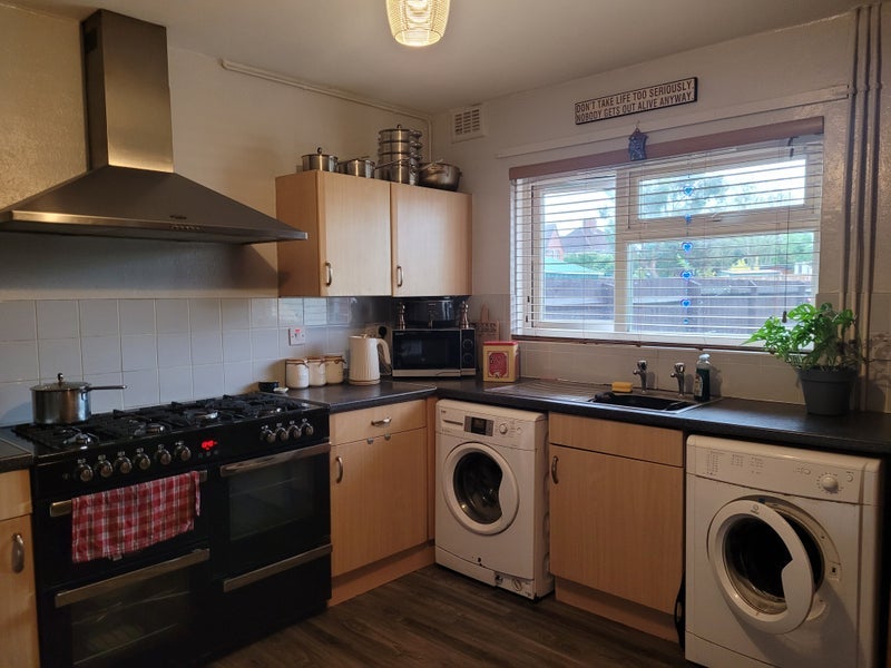 Room Trowbridge Road in Bristol