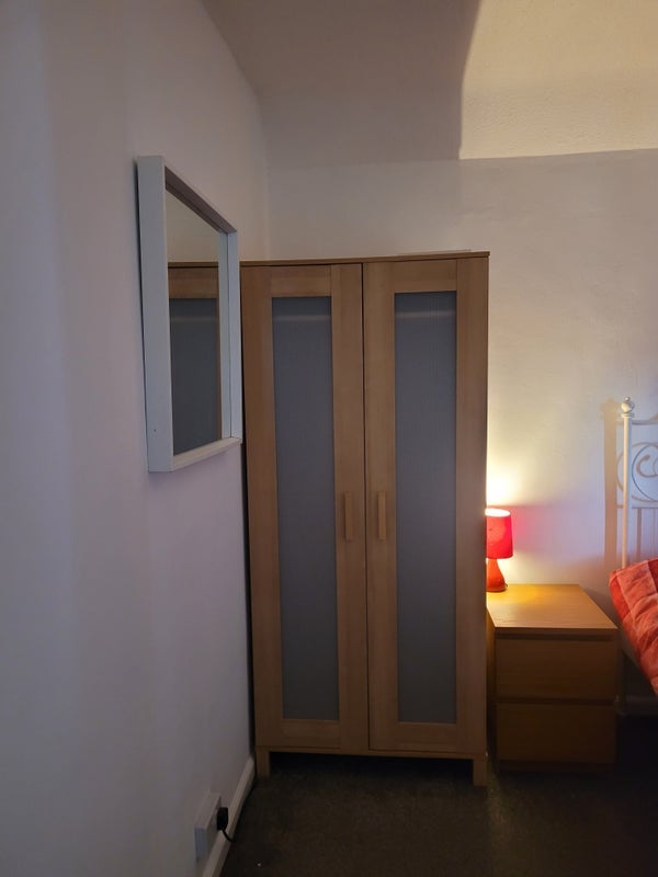 Room Trowbridge Road in Bristol