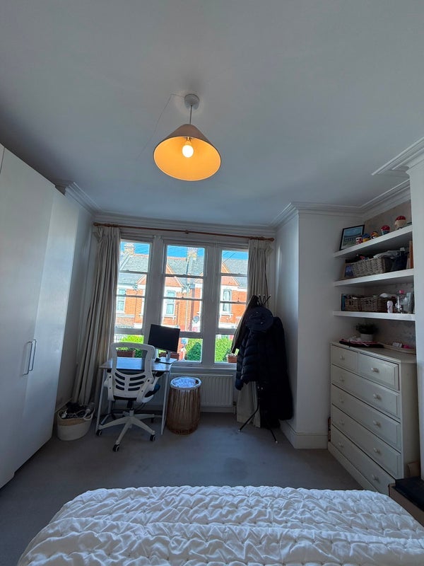 Room Lynn Road in Greater London