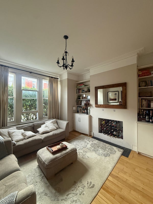 Room Lynn Road in Greater London