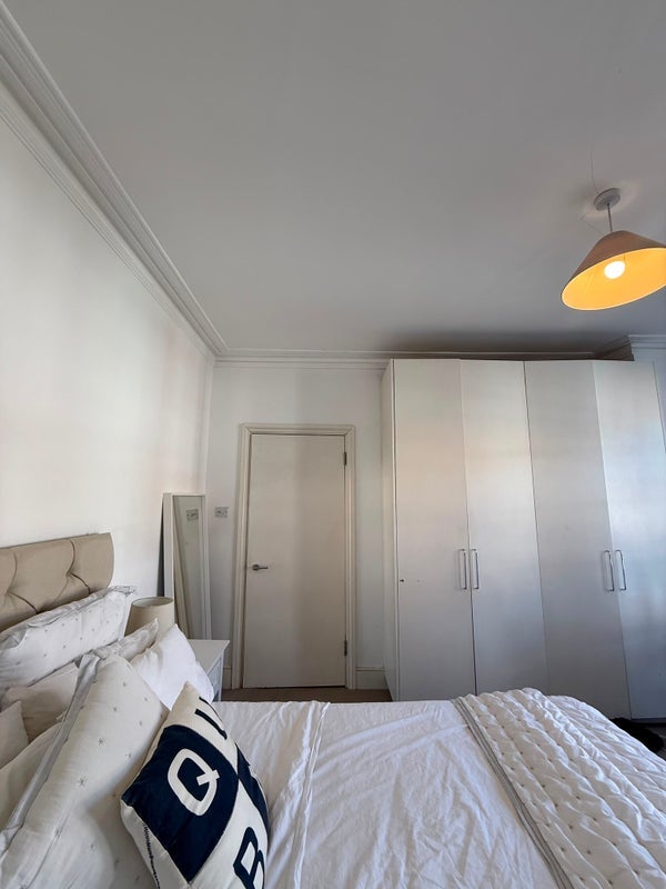 Room Lynn Road in Greater London