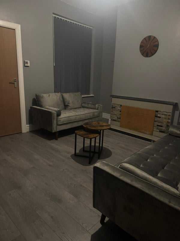 Room Holmfield Avenue in Manchester