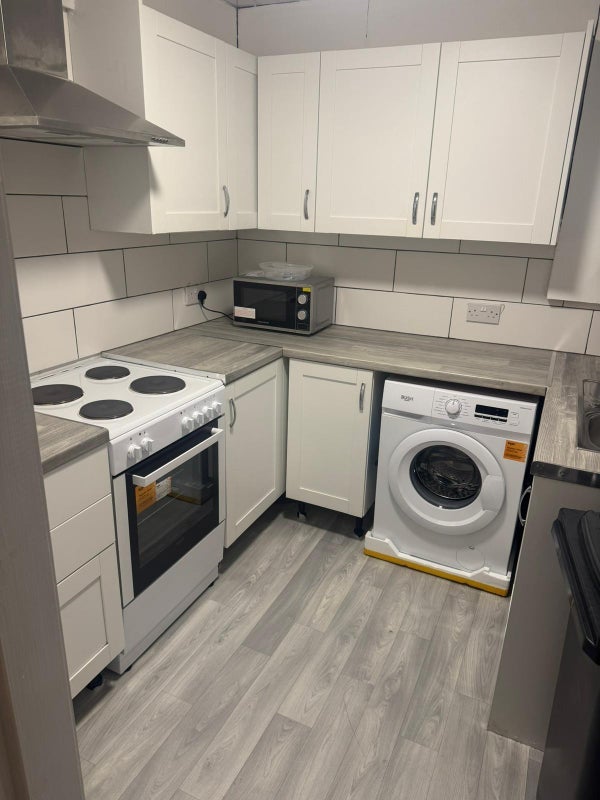 Room Holmfield Avenue in Manchester