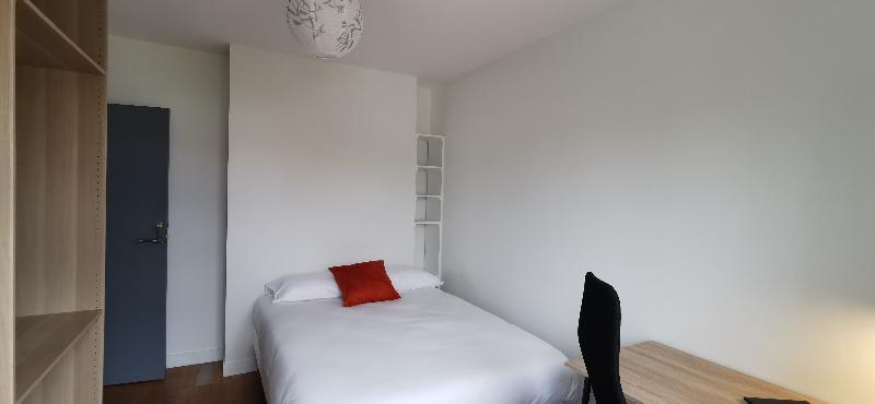 Room Rue des Treilles in Libourne