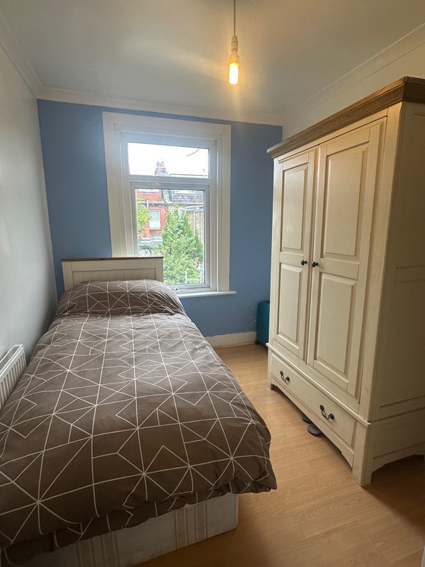 Room Middlesborough Road in Greater London