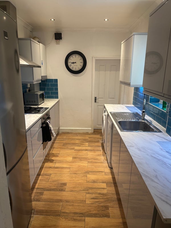 Room Middlesborough Road in Greater London