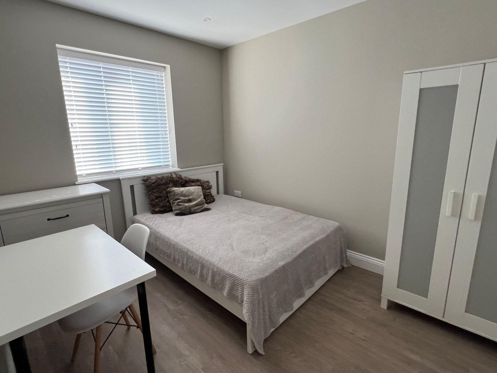 Flat Palmers Road in Greater London