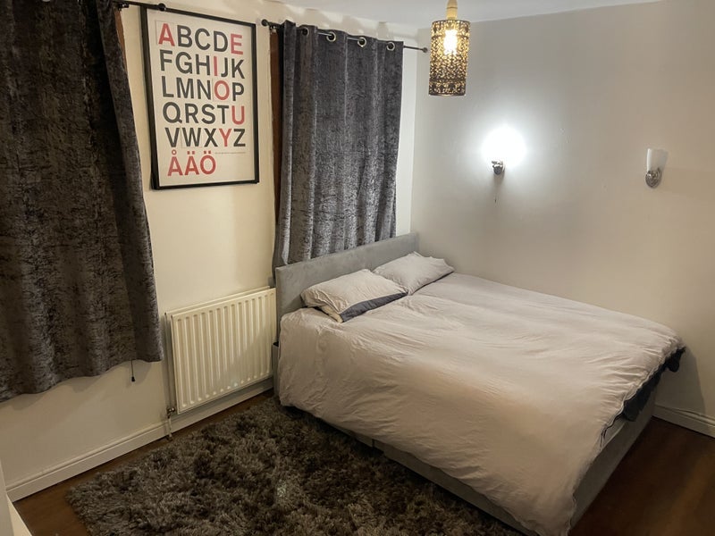 Room Guildford Road in Greater London