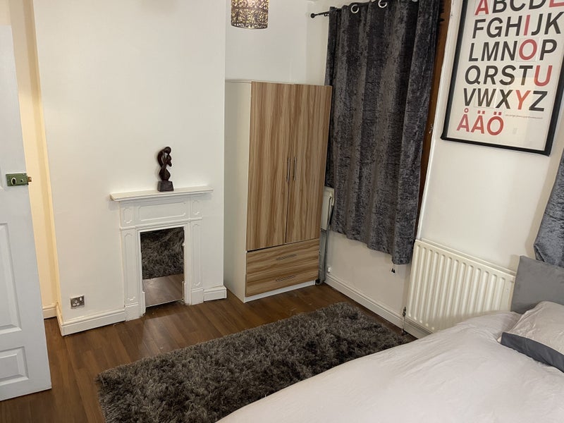 Room Guildford Road in Greater London
