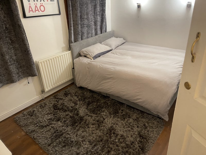 Room Guildford Road in Greater London