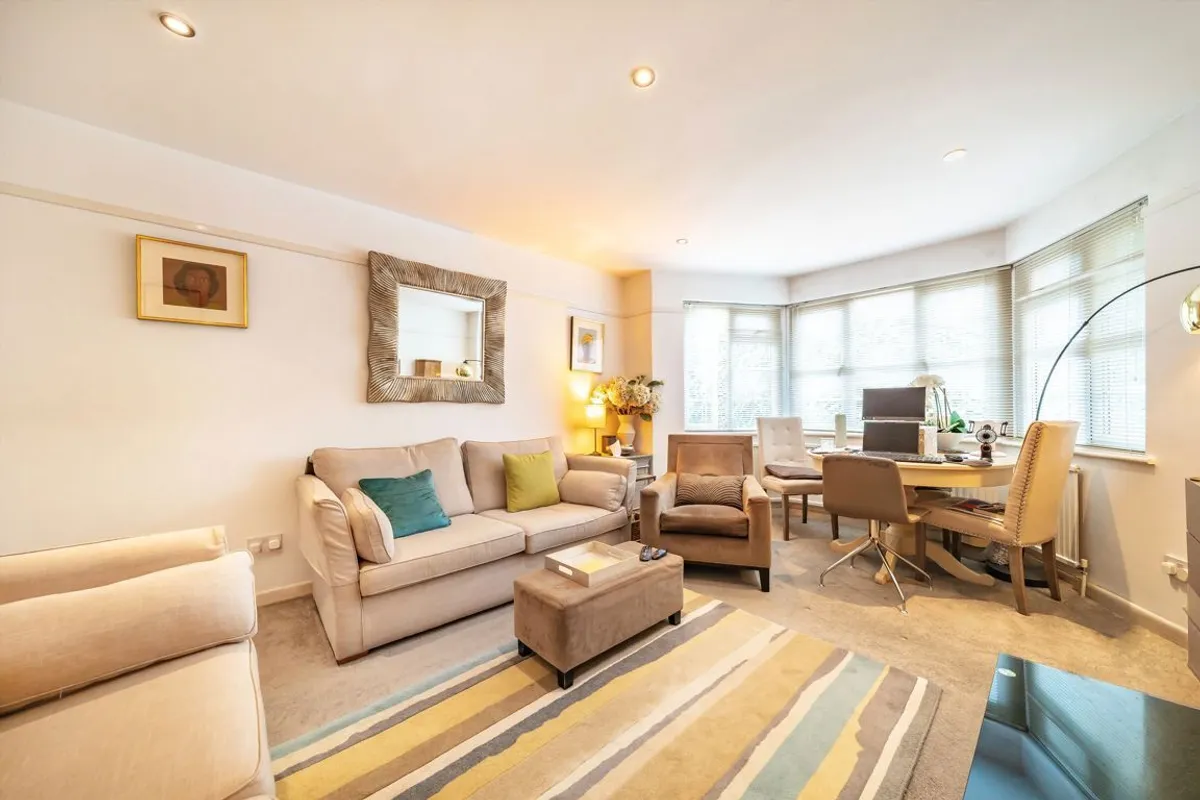 Flat Grange Road in Greater London