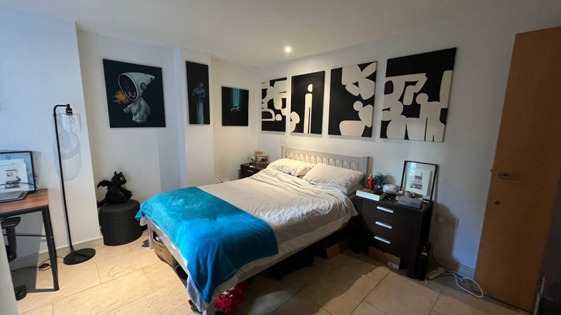 Room Leman Street in Greater London
