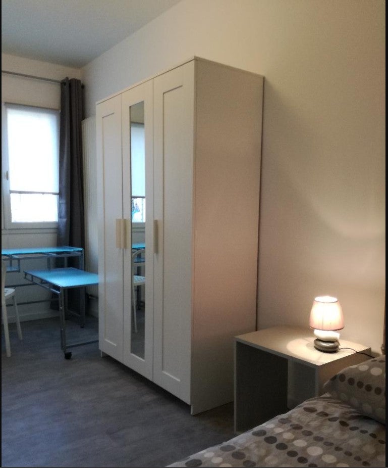 Room Rue des Treilles in Libourne