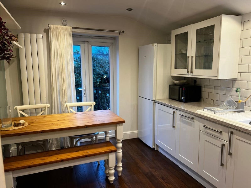 Room Hargwyne Street in Greater London