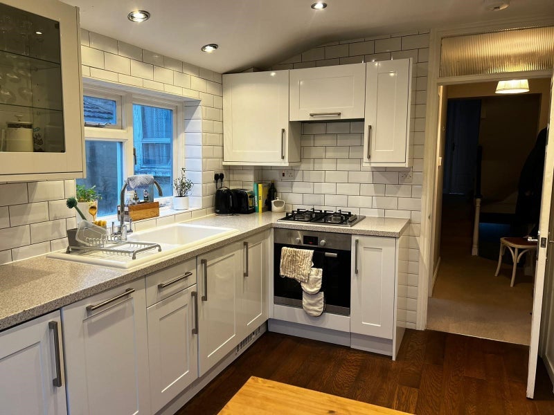 Room Hargwyne Street in Greater London