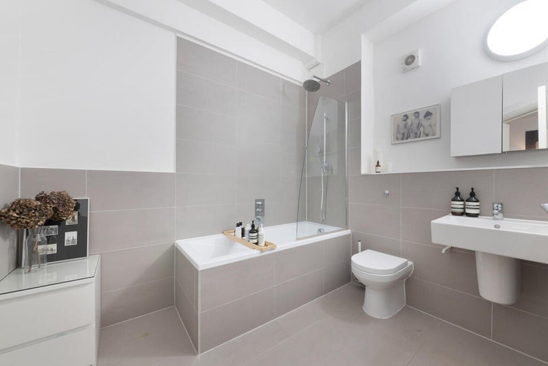 Room Tudor Grove in Greater London