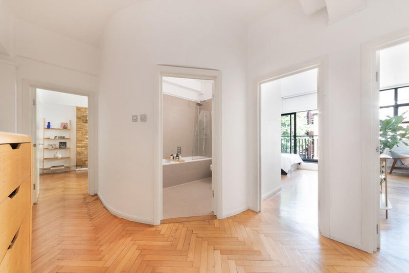 Room Tudor Grove in Greater London