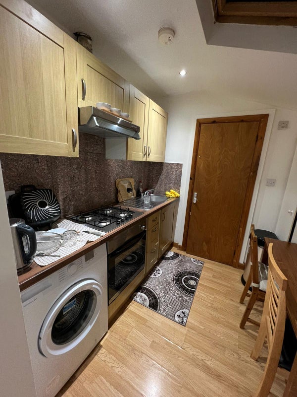 Flat Croyland Road in Greater London