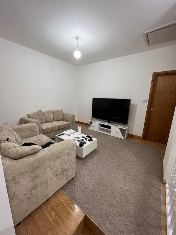 Flat Croyland Road in Greater London