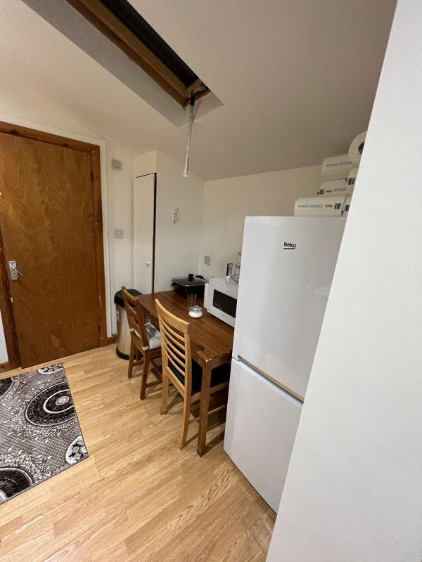 Flat Croyland Road in Greater London